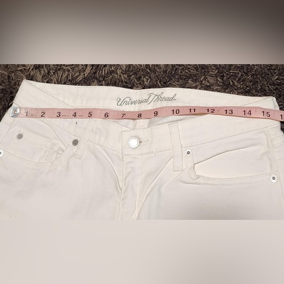 UNIVERSAL THREADS Women’s Size 6/28 Cropped White Denim Jeans Like New ** - Picture 3 of 6